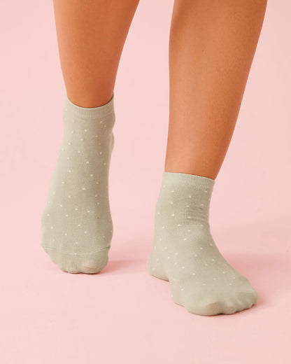 La Vie en Rose_Mineral Gray Mini Dot_Polka Dot Ribbed Socks_40700455_P30144_03