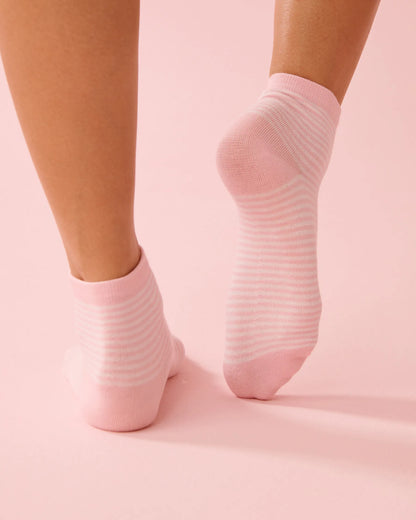 La Vie en Rose_Tickled Pink Stripes_Gingham Ribbed Socks_40700455_P60460_02