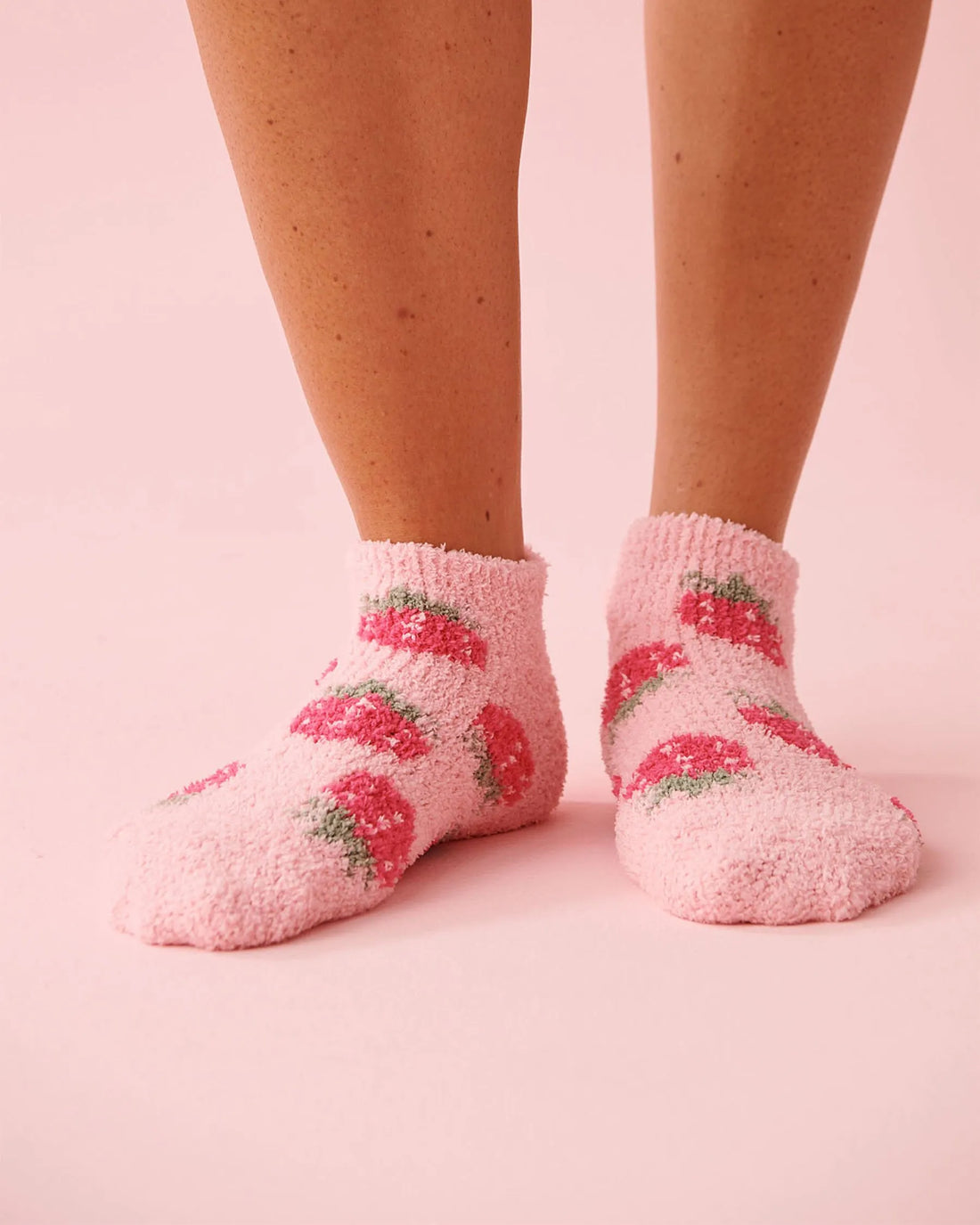 La Vie en Rose Tickled Pink&amp;Fuchsia Strawberr Women Strawberry Print Pompom Soft Plush Socks SKU: 40700456_P60461 Image 01