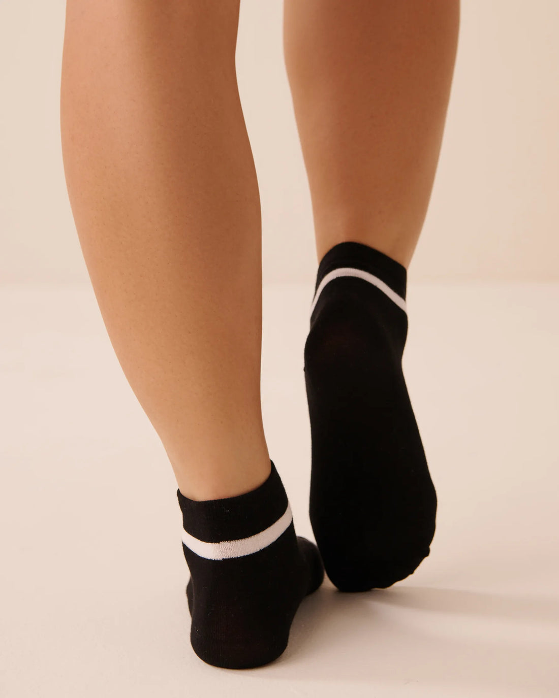 La Vie en Rose Black Beauty Women Ribbed Socks SKU: 40700464_00001 Image 02