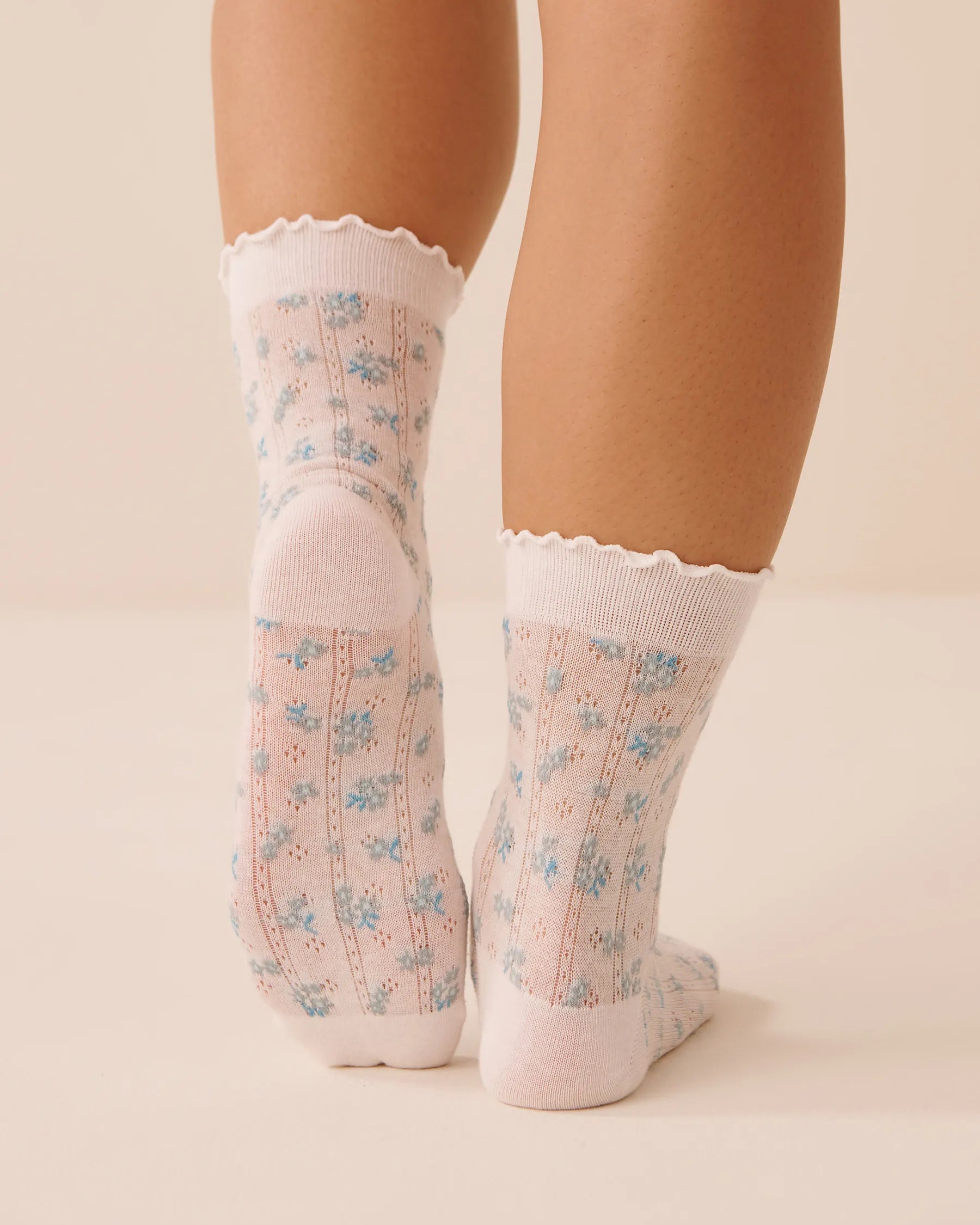 La Vie en Rose Snow White Ditsy Women Floral Pointelle Socks SKU: 40700465_P10593 Image 02