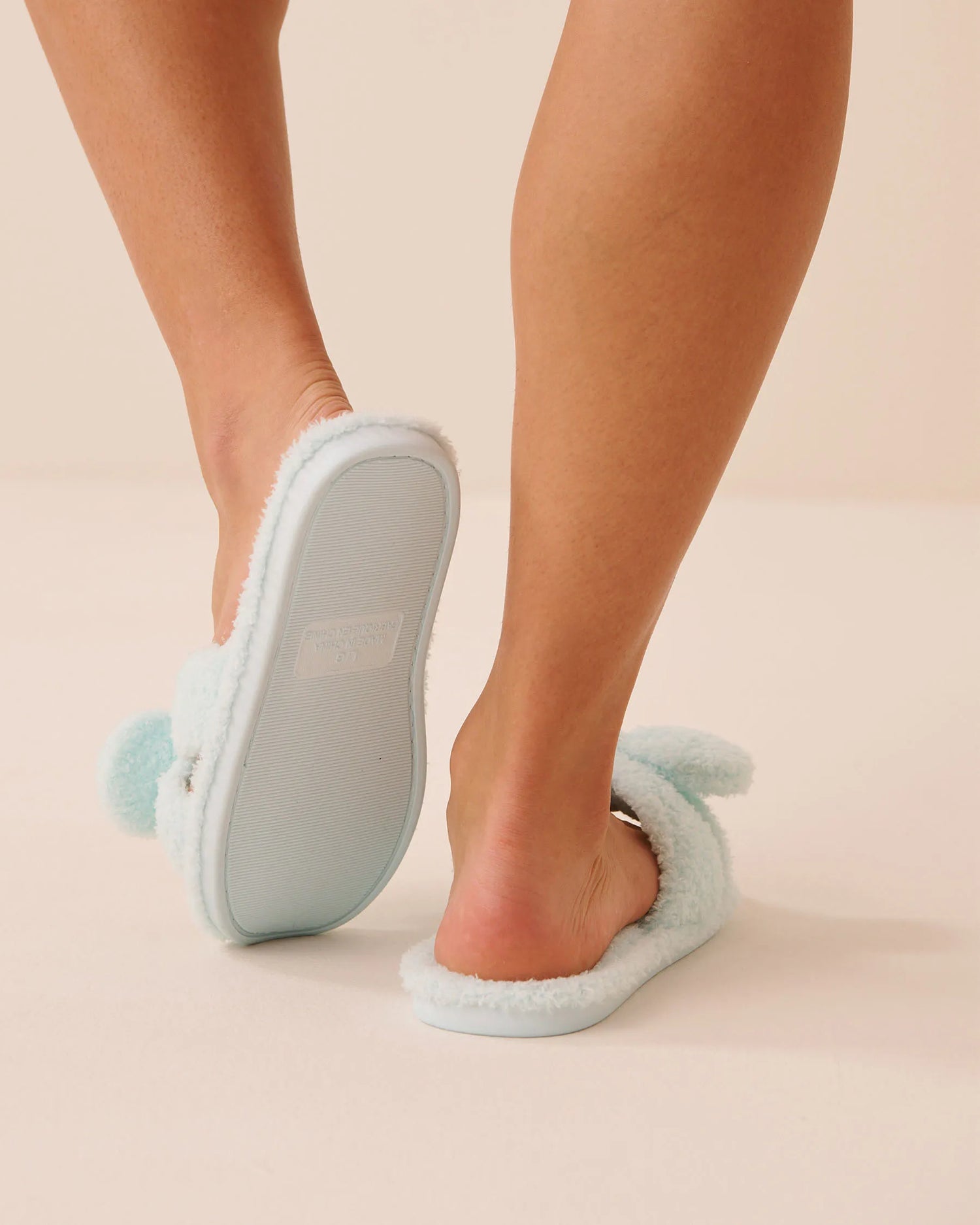 La Vie en Rose Cooling Spray Women Bow Soft Plush Slide Slippers SKU: 40700466_40278 Image 02