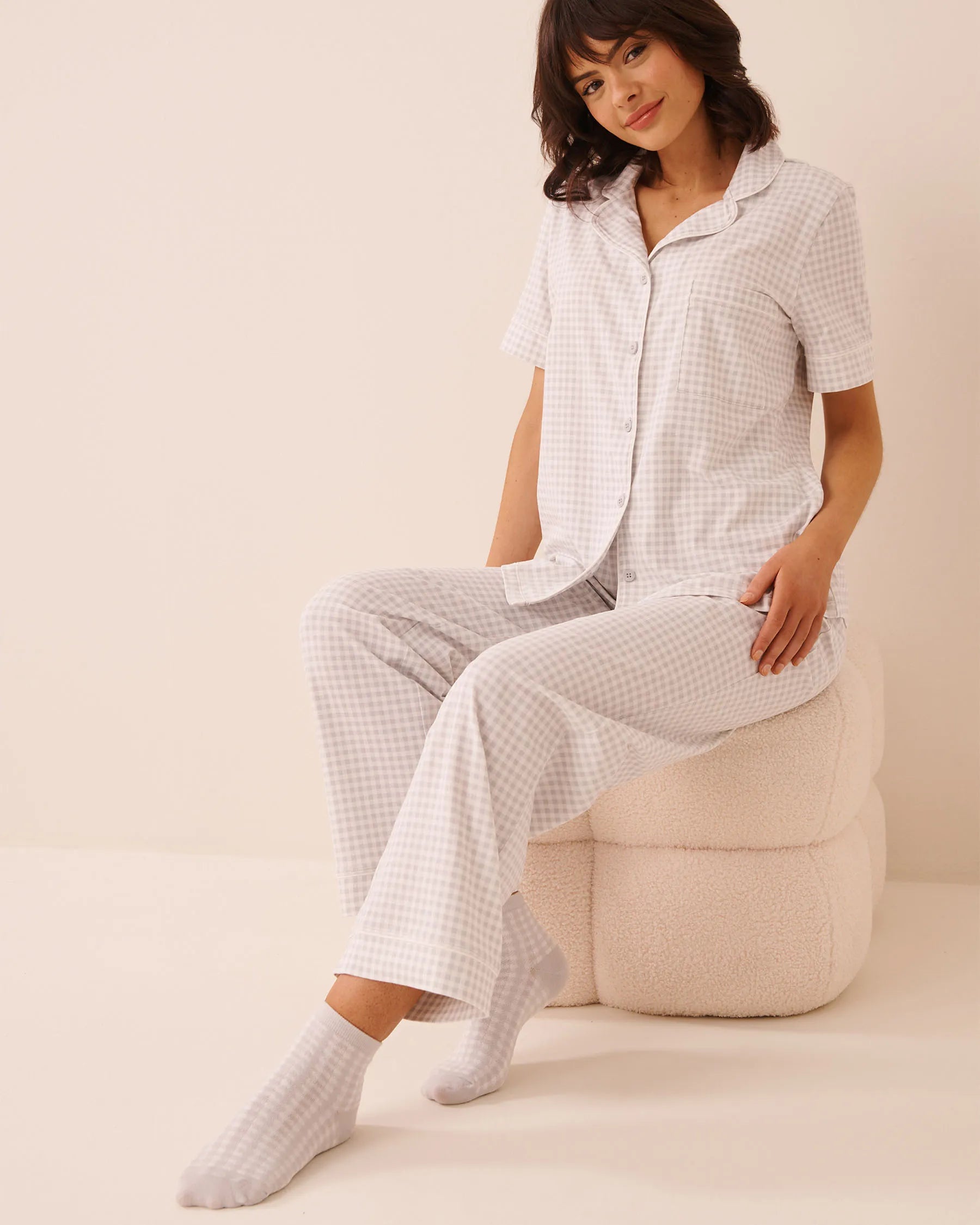 La Vie en Rose Quiet Gray Gingham Women Ribbed Socks SKU: 40700469_P00516 Image 01