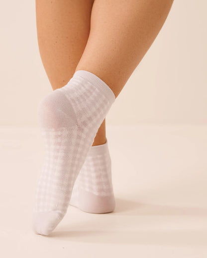 La Vie en Rose Quiet Gray Gingham Women Ribbed Socks SKU: 40700469_P00516 Image 02