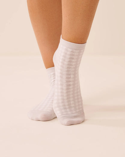 La Vie en Rose Quiet Gray Gingham Women Ribbed Socks SKU: 40700469_P00516 Image 03