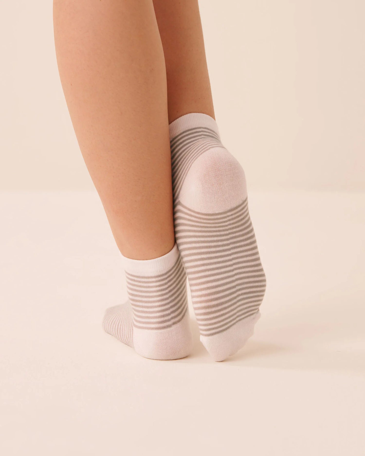 La Vie en Rose Mushroom Stripe Women Ribbed Socks SKU: 40700469_P20091 Image 02