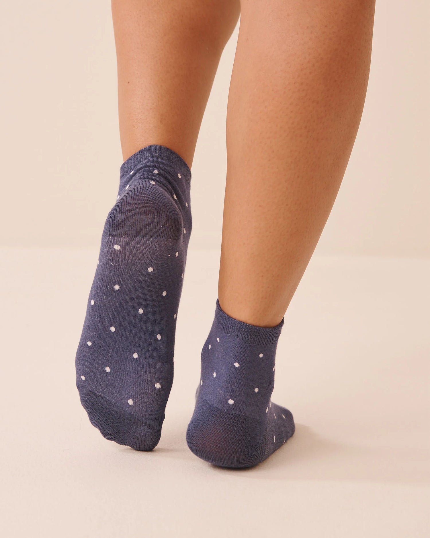 La Vie en Rose Crown Blue Dot Women Ribbed Socks SKU: 40700469_P40574 Image 02