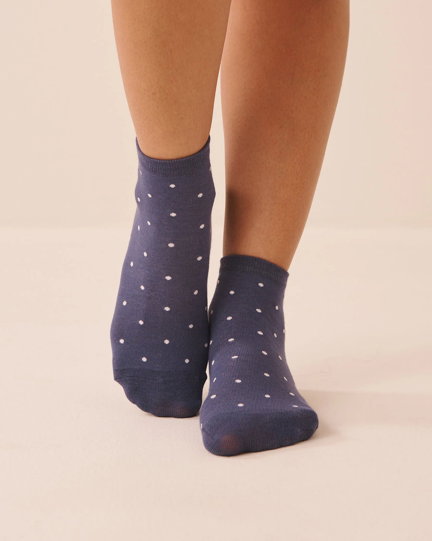 La Vie en Rose Crown Blue Dot Women Ribbed Socks SKU: 40700469_P40574 Image 03