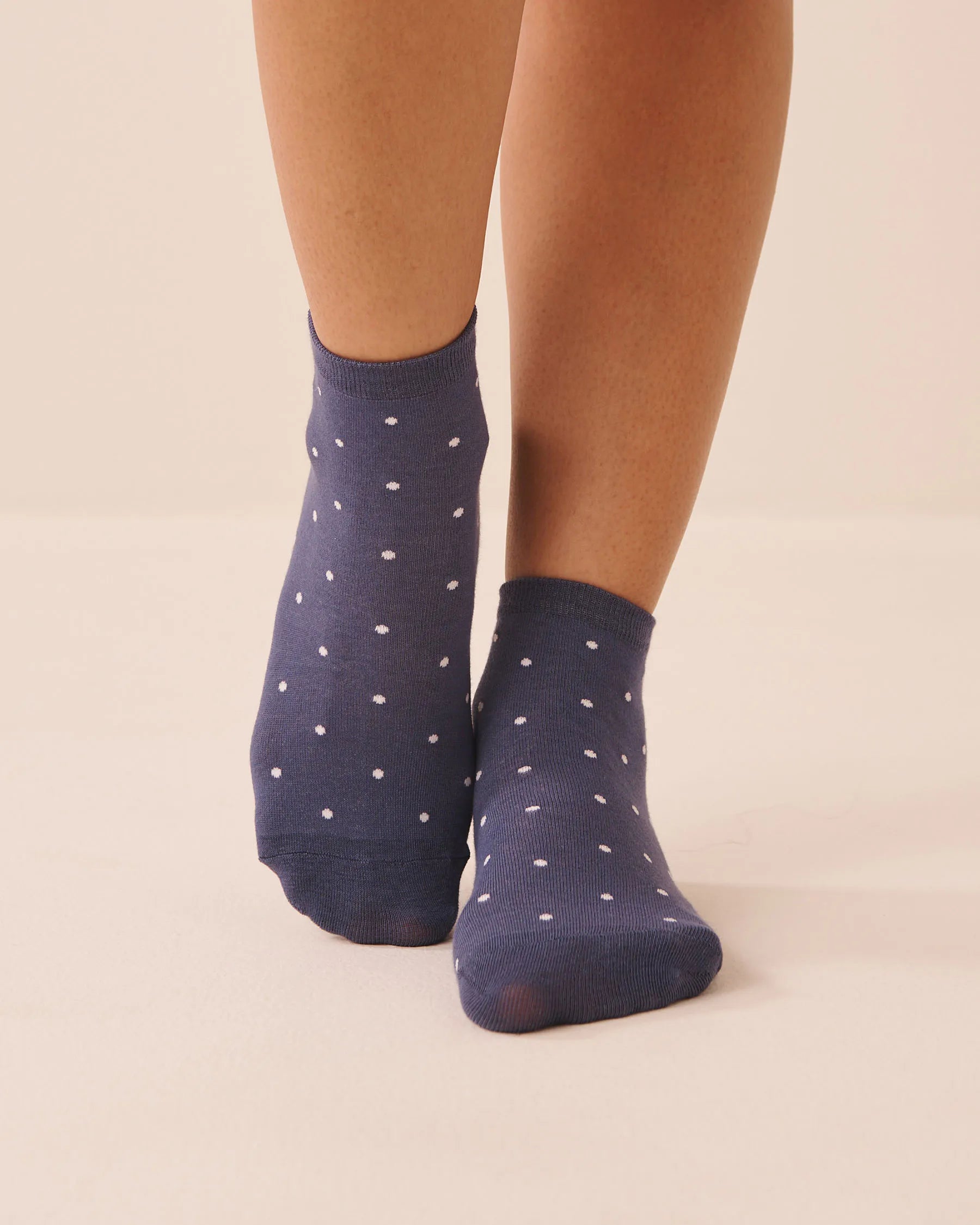 La Vie en Rose Crown Blue Dot Women Ribbed Socks SKU: 40700469_P40574 Image 03