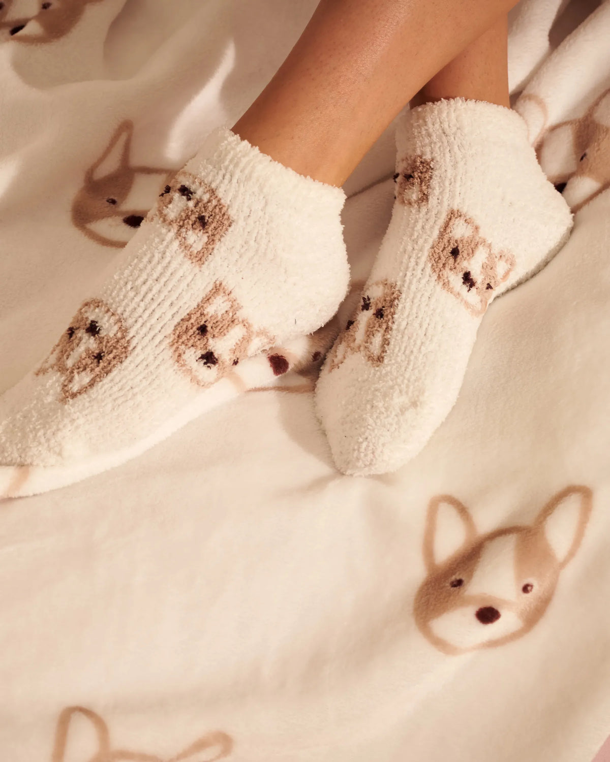 La Vie en Rose Snow White Frenchie Women Plush Cat Socks SKU: 40700484_P10631 Image 01