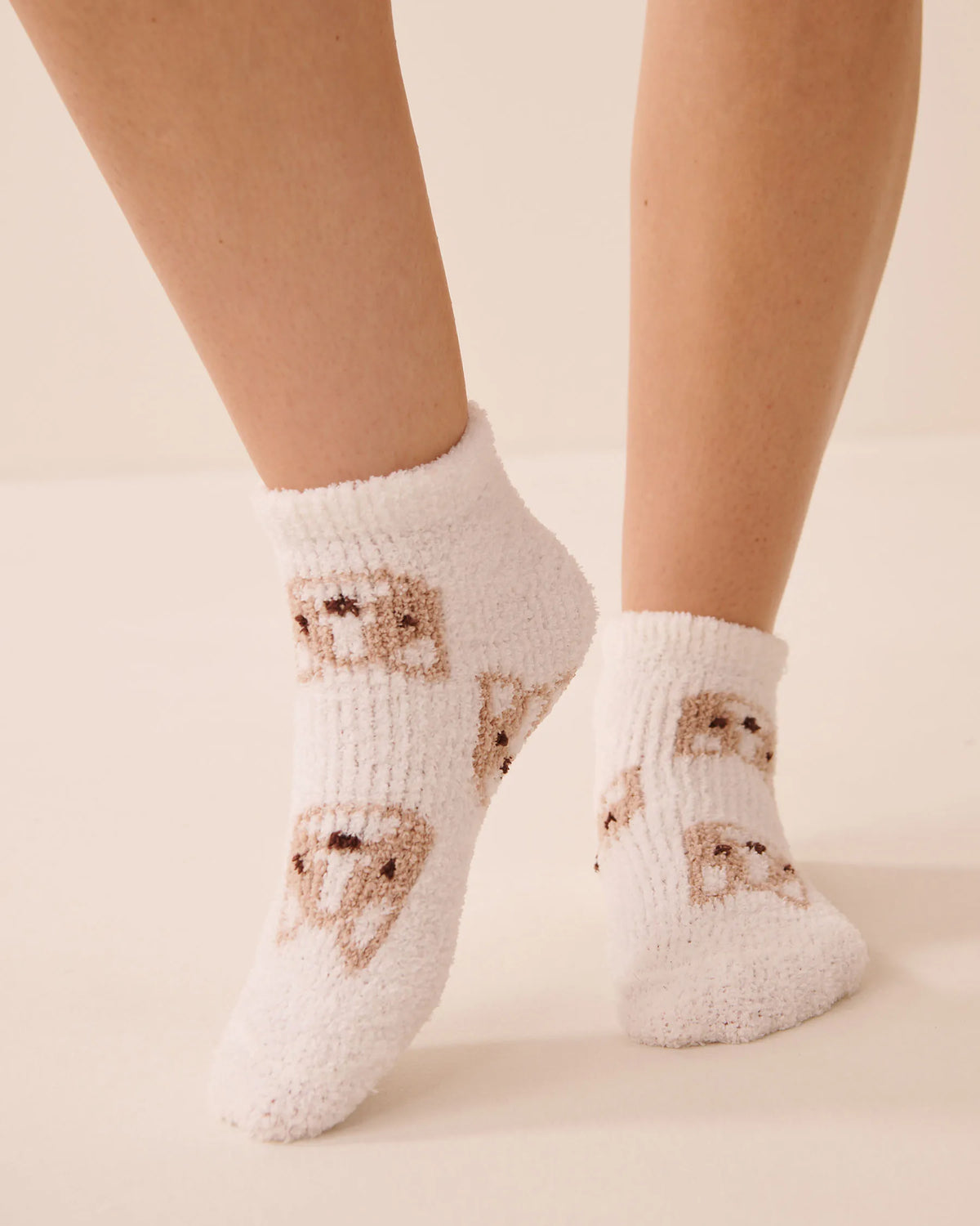 La Vie en Rose Snow White Frenchie Women Plush Cat Socks SKU: 40700484_P10631 Image 02