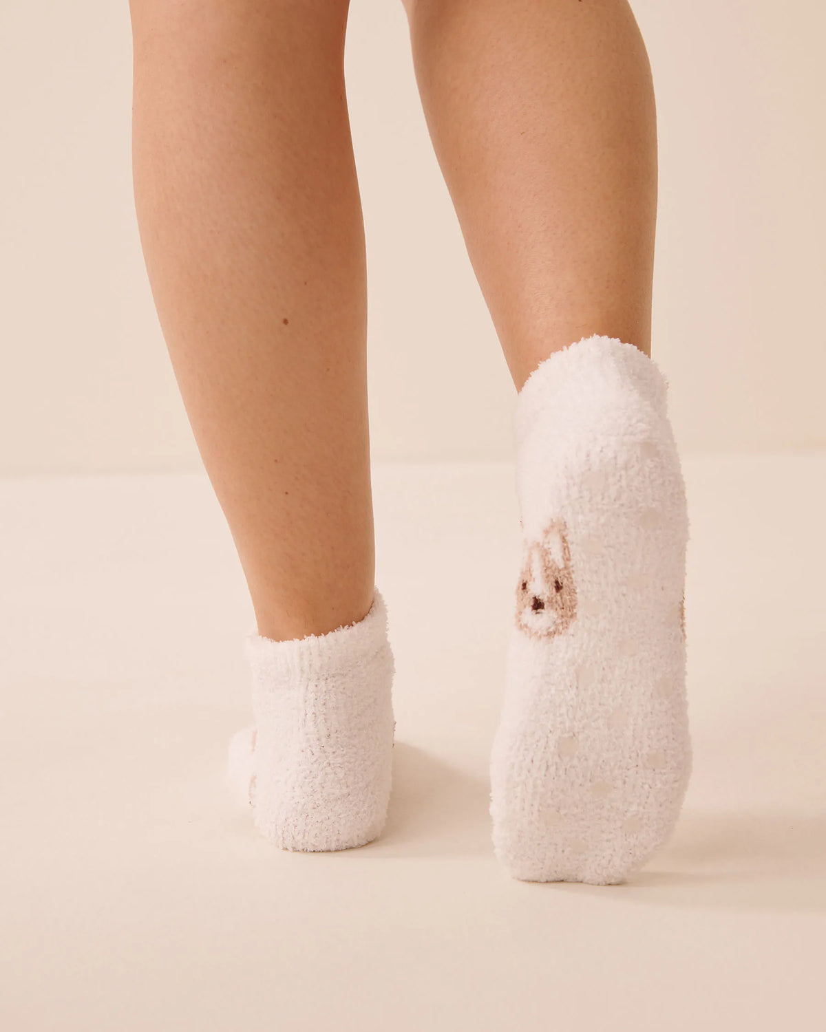 La Vie en Rose Snow White Frenchie Women Plush Cat Socks SKU: 40700484_P10631 Image 03