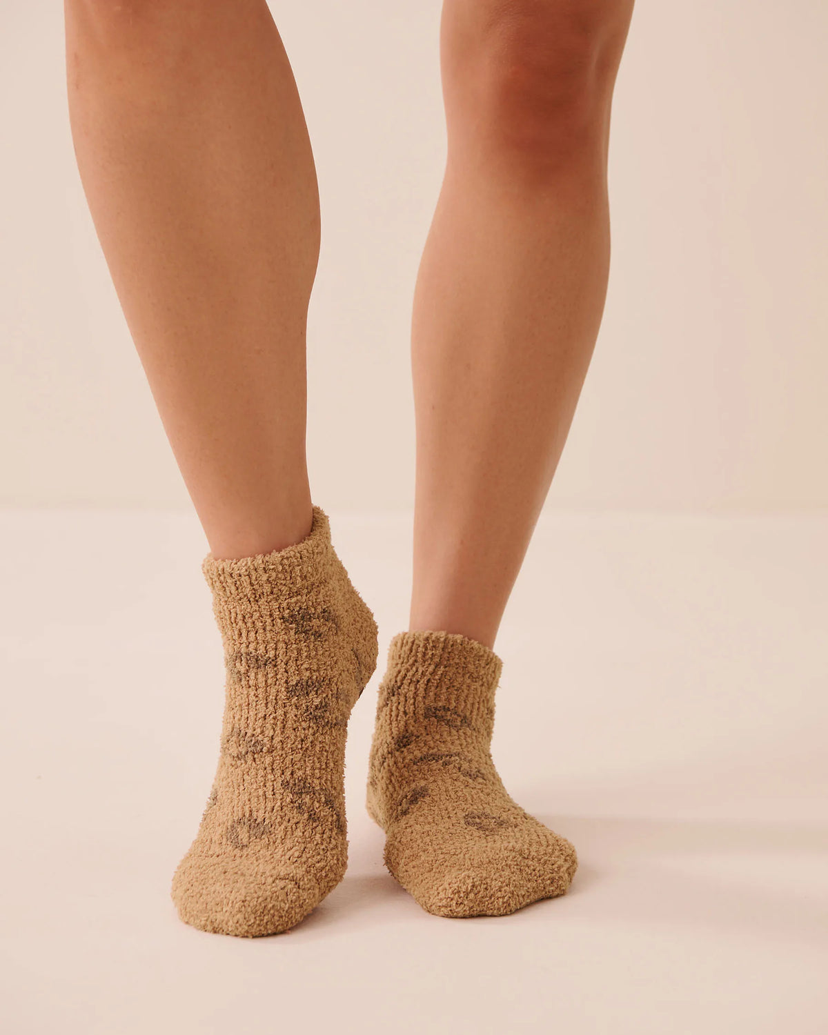 La Vie en Rose Almondine Leopard Women Plush Cat Socks SKU: 40700484_P20103 Image 01