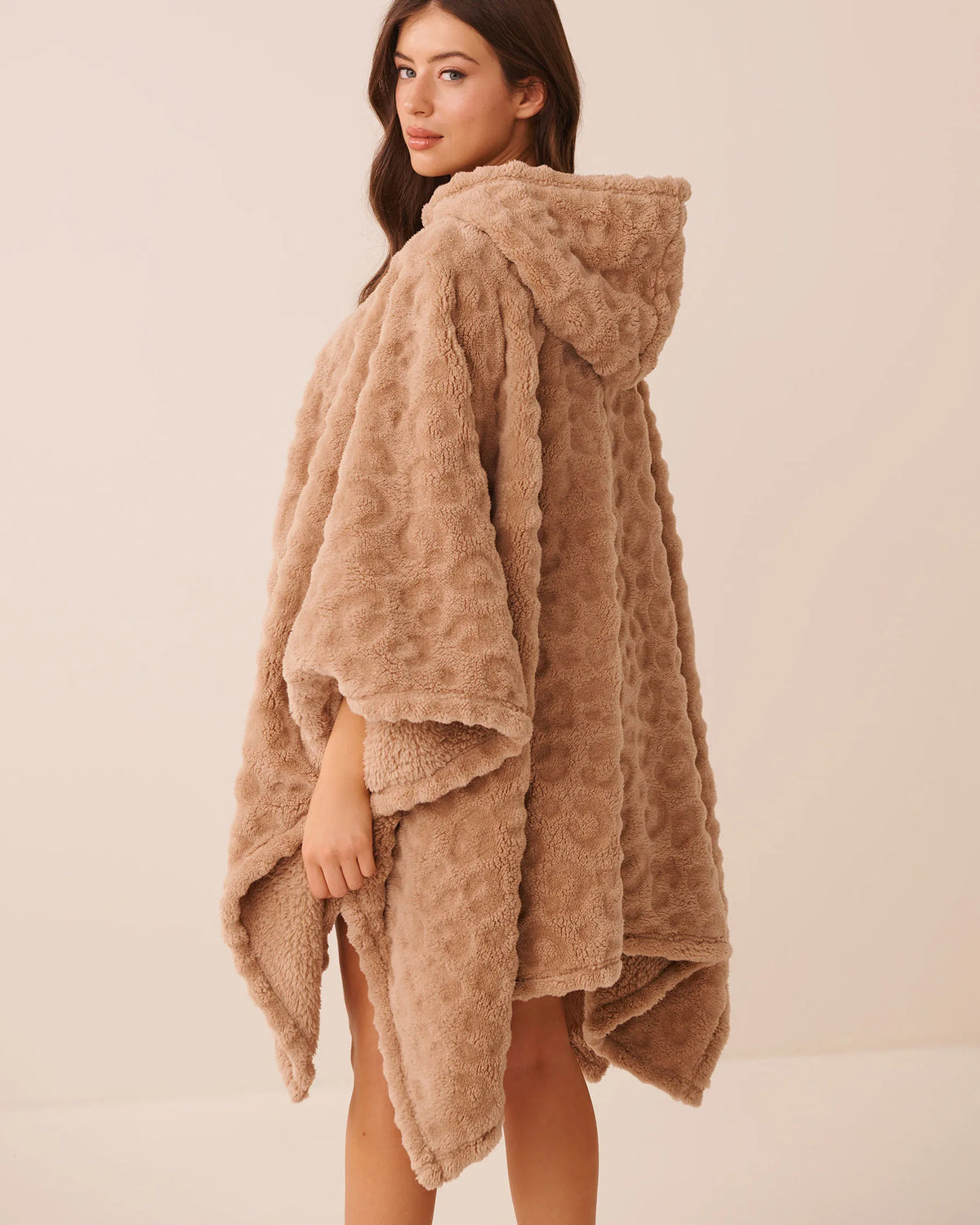 La Vie en Rose Almondine Women Leopard Soft Plush Hooded Cape SKU: 40700487_20130 Image 03