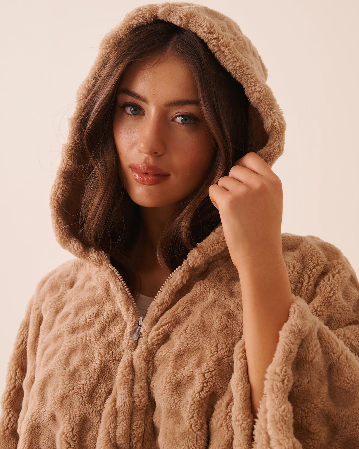 La Vie en Rose Almondine Women Leopard Soft Plush Hooded Cape SKU: 40700487_20130 Image 04