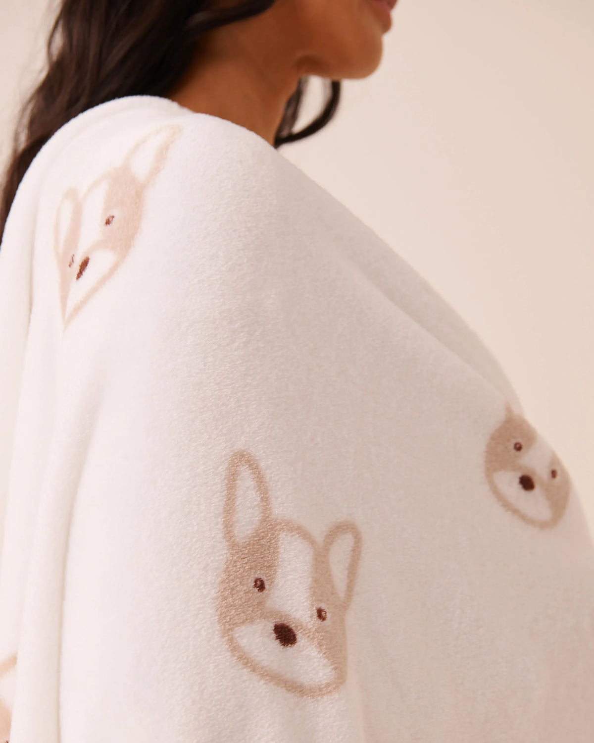 La Vie en Rose Snow White Frenchie Women Cat Print Soft Plush Blanket SKU: 40700490_P10631 Image 03