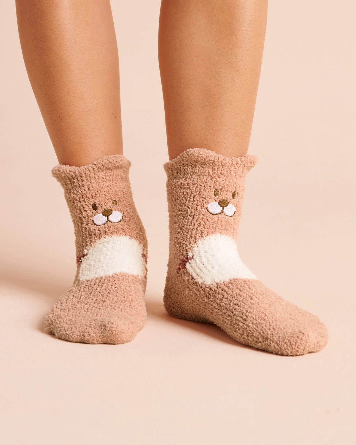 La Vie en Rose Mahogany Rose Women Plush Groundhog Socks SKU: 40700502_60259 Image 02