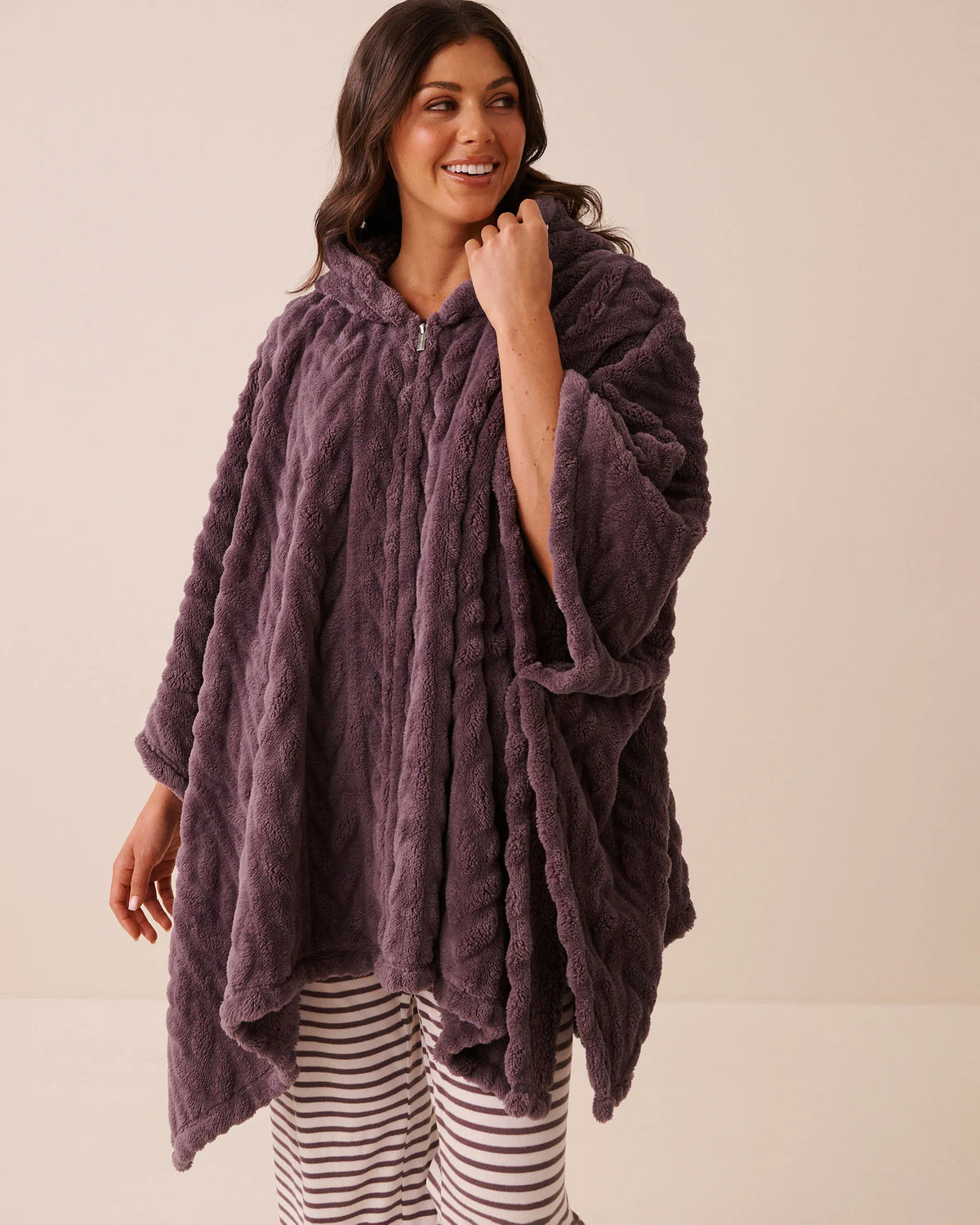 La Vie en Rose Black Plum Cable Women Leopard Soft Plush Hooded Cape SKU: 40700503_P50114 Image 02