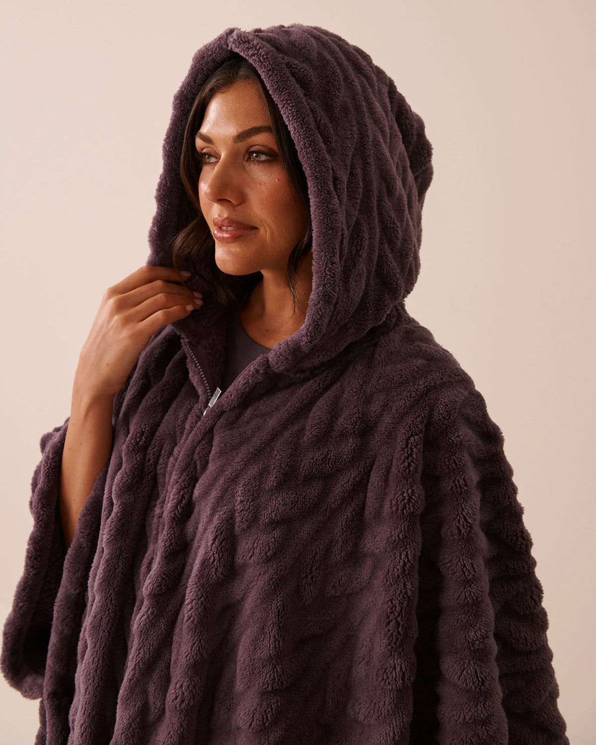 La Vie en Rose Black Plum Cable Women Leopard Soft Plush Hooded Cape SKU: 40700503_P50114 Image 04