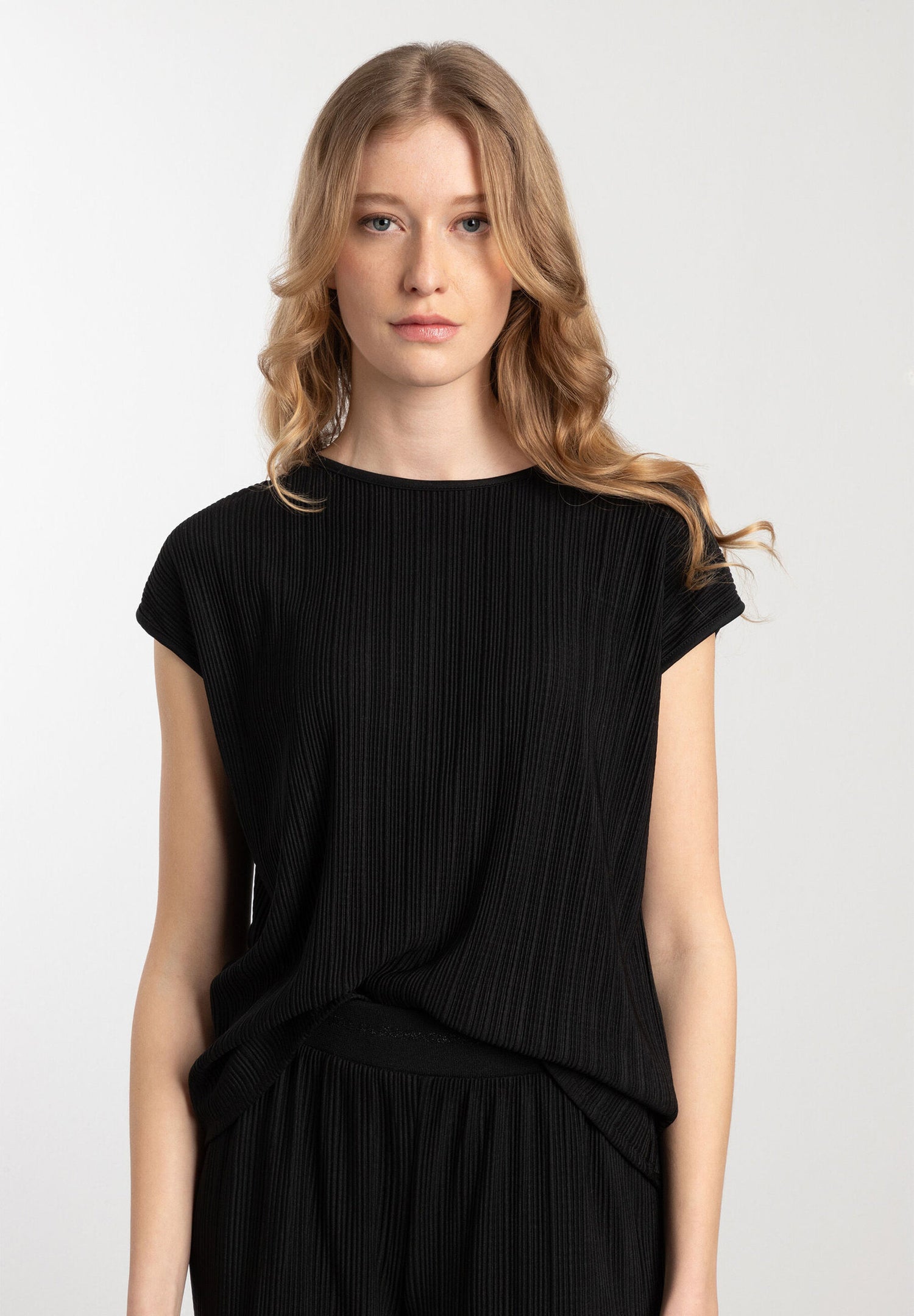 Black Pleated Shirt_41030020_0790_01