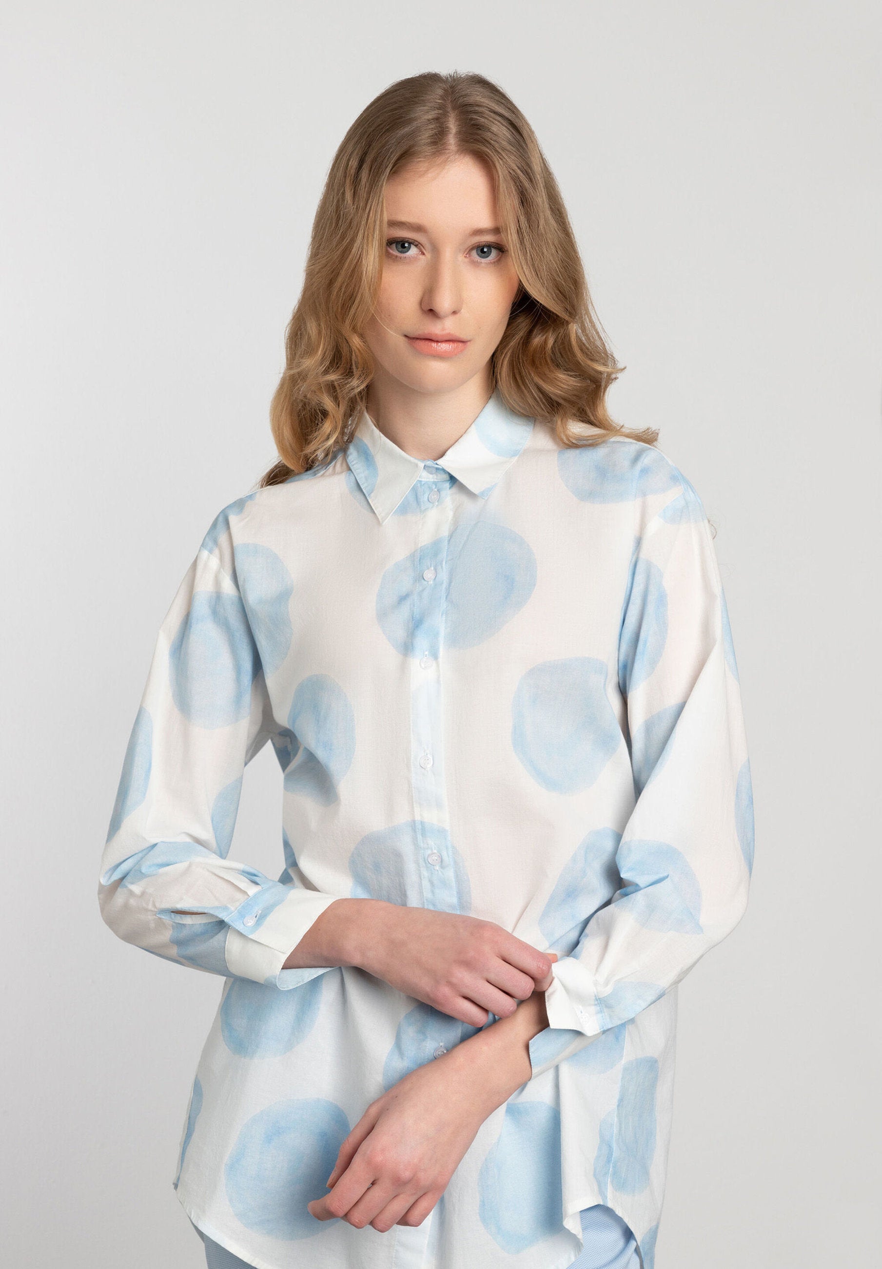 Wide Shirt Blouse With Polka Dot Design_41032011_2301_01