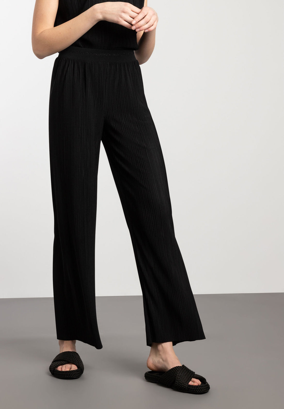 Black Pleated Trousers_41034601_0790_01