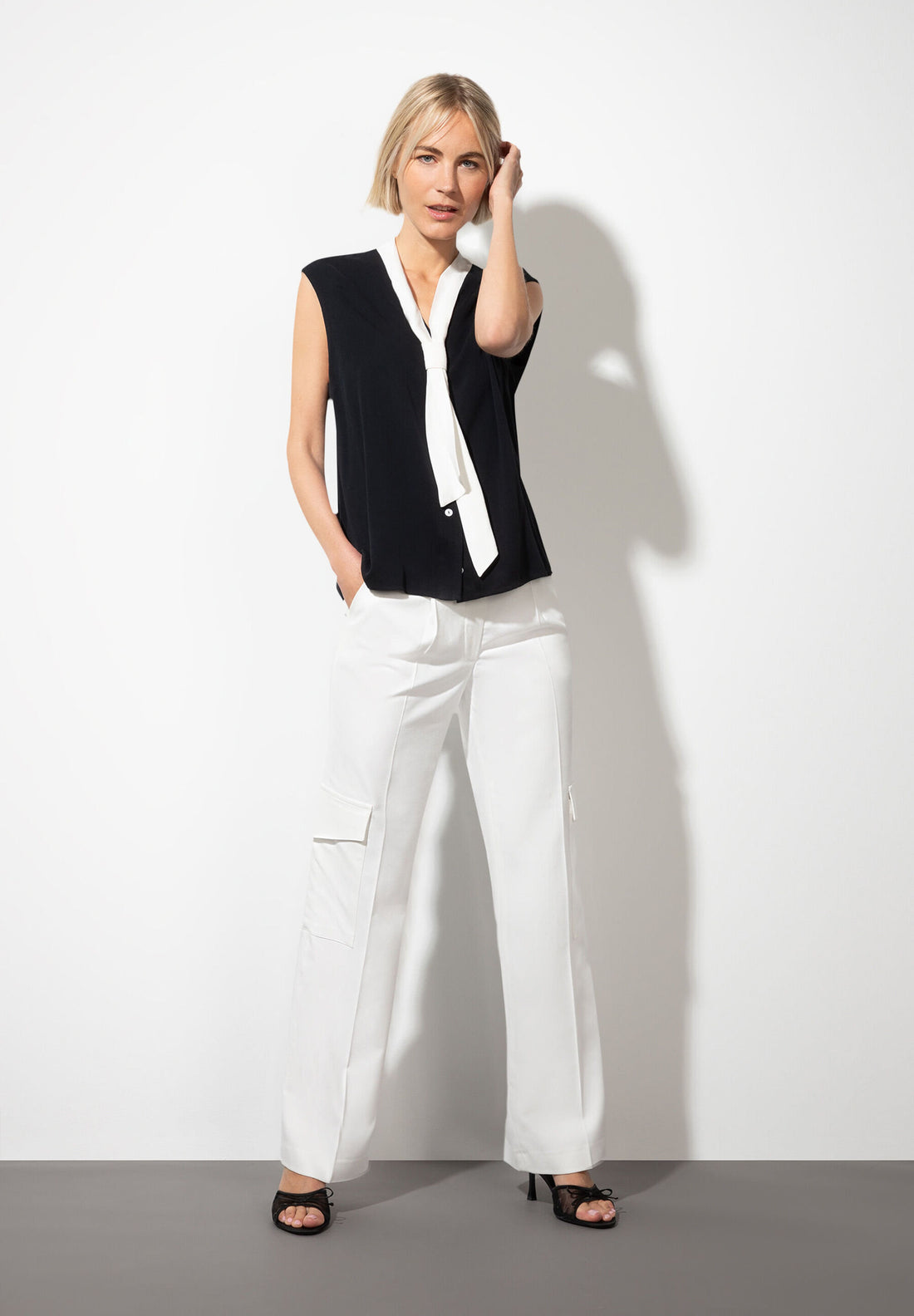 Summer Collection Blouse With Contrasting Shawl Collar_41062067_0790_02