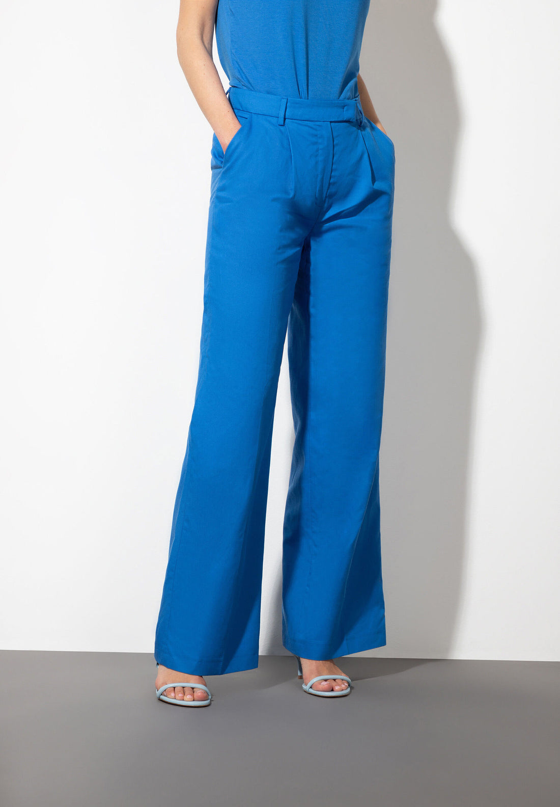 Magic Blue Linen &amp; Lyocell Trousers_41064060_0331_02