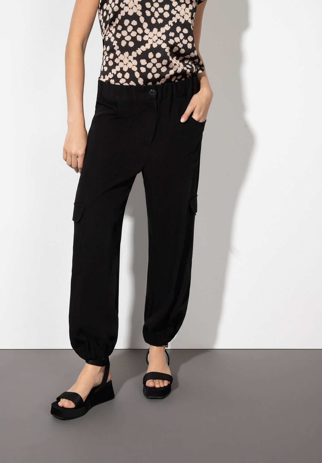 Black Pants With Cargot Bags_41074006_0790_02