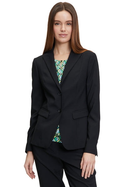 Short Blazer
Long Sleeve