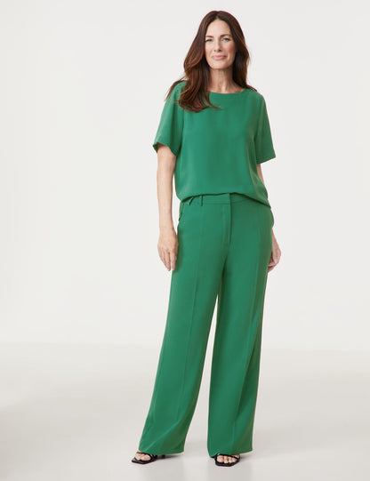 Flowing Trousers With Pressed Pleats_420003-31222_50949_01