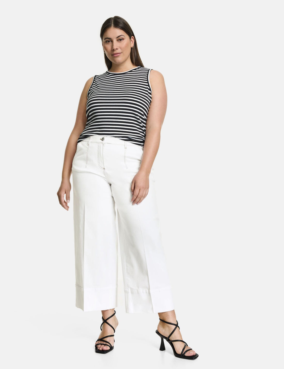 3/4-Length Jeans With A Wide Leg_420019-21409_9600_01