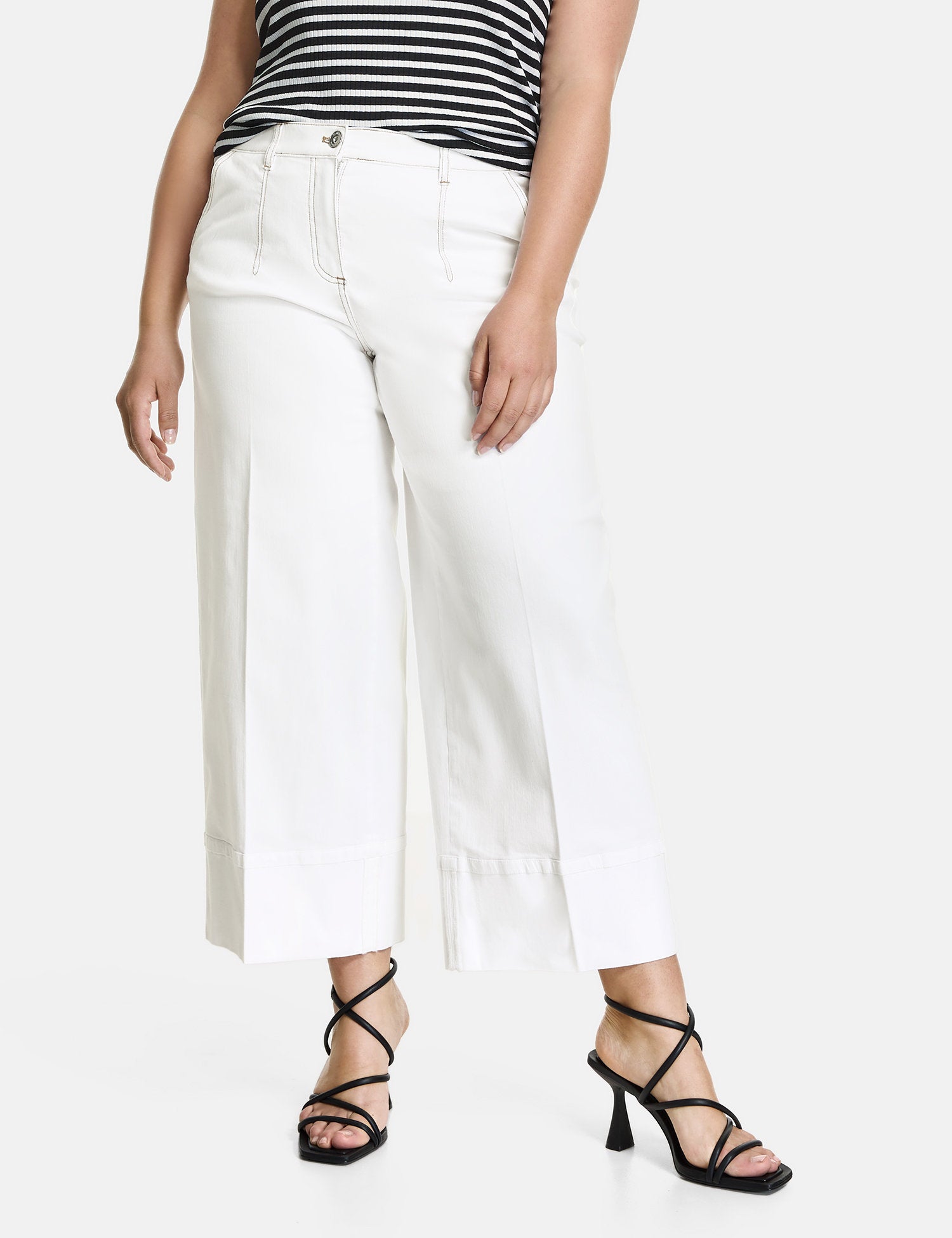 3/4-Length Jeans With A Wide Leg_420019-21409_9600_04
