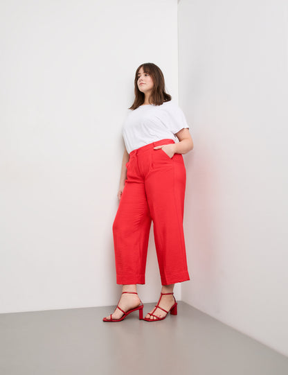 Lightweight 7/8-Length Trousers With A Wide Leg_420026-21052_6380_05