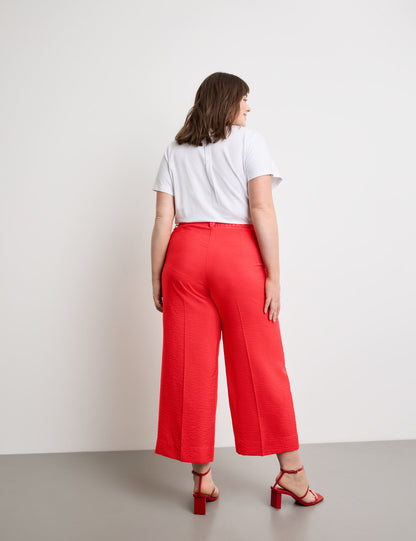 Lightweight 7/8-Length Trousers With A Wide Leg_420026-21052_6380_06