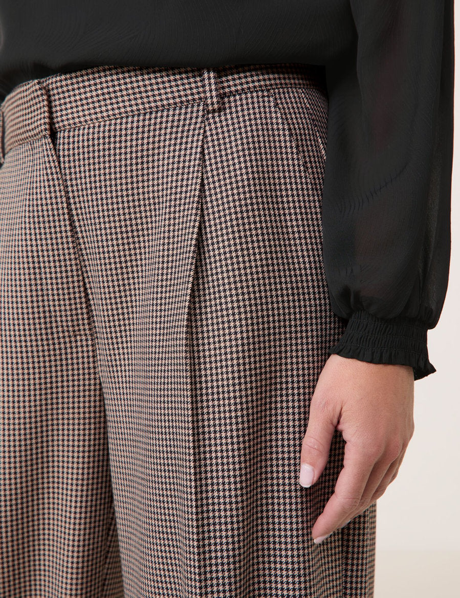 Wide Pants with Tap Entry_420030-31311_1110_04