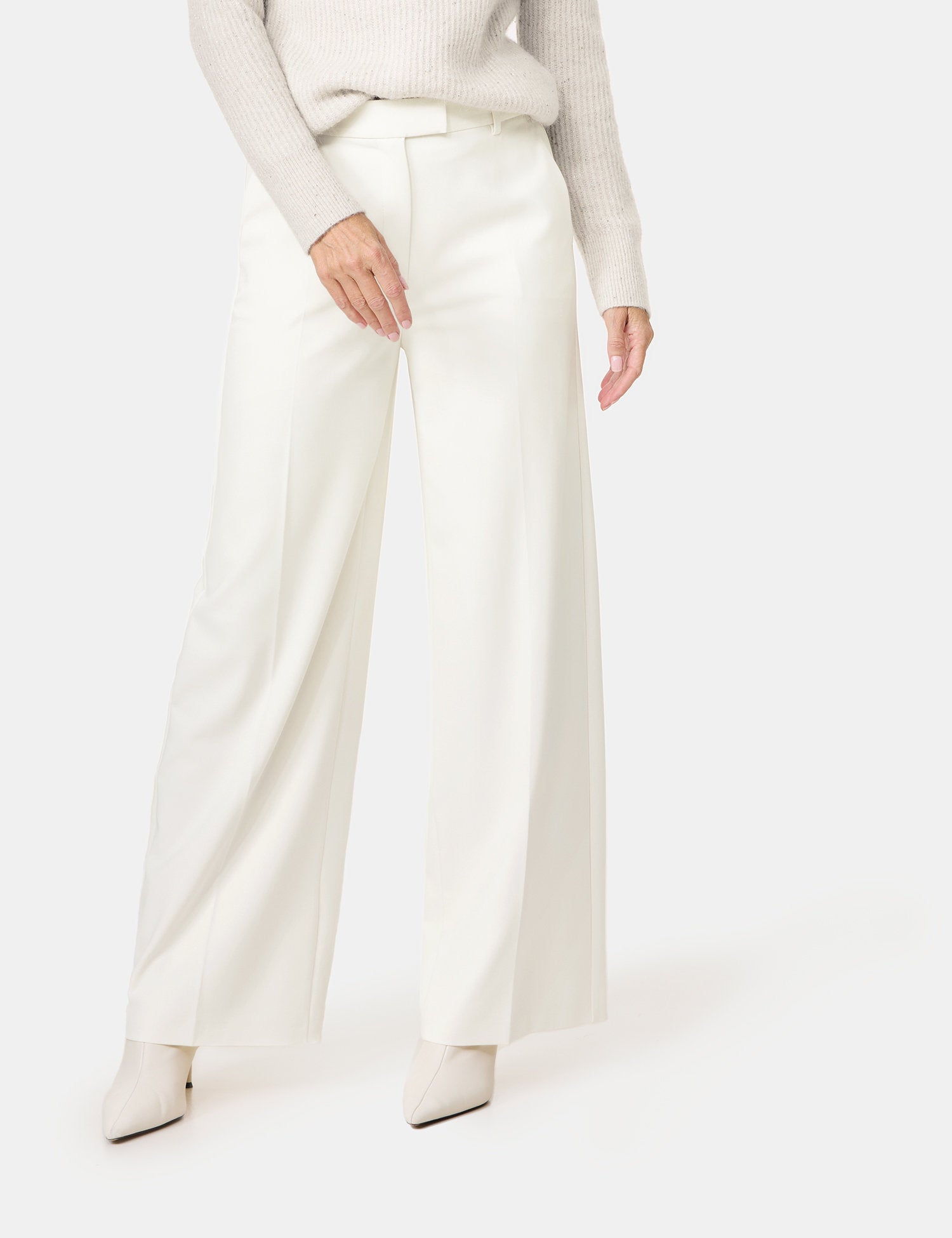 Elegant Trousers With A Wide Leg_420046-31319_90118_06