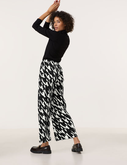 Patterned Pleated Trousers_06