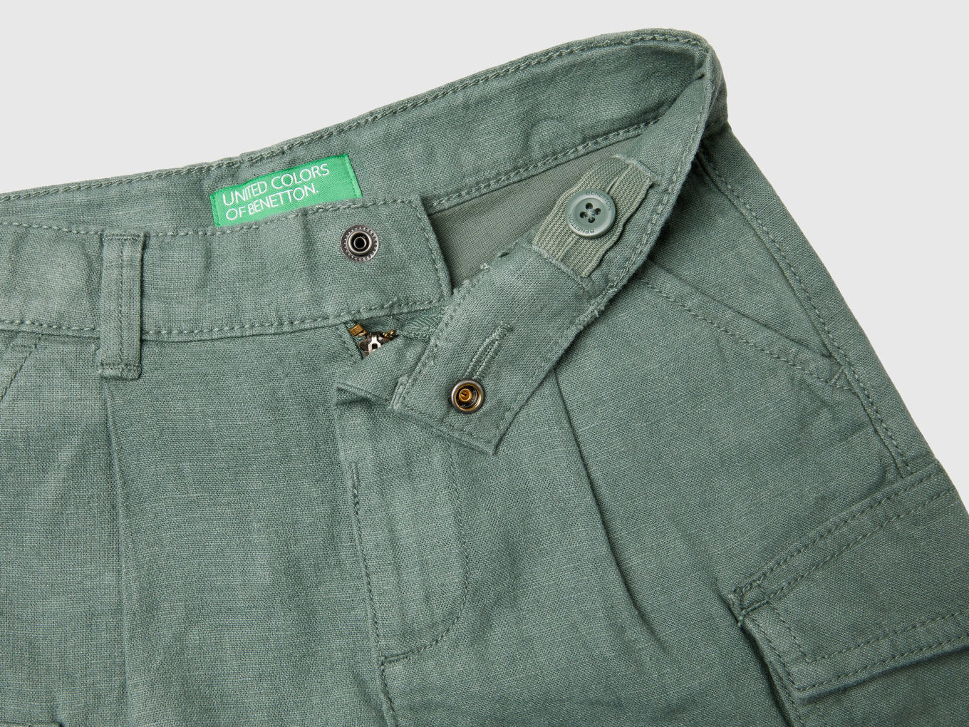 Cargo Bermuda Shorts In Linen Blend_424RG9024_1G1_03