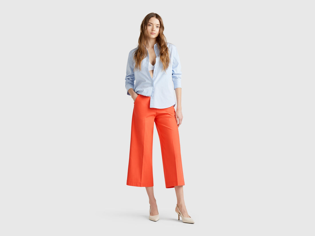 Benetton_Cropped High-Waisted Trousers_42A8DF08R_17W_01