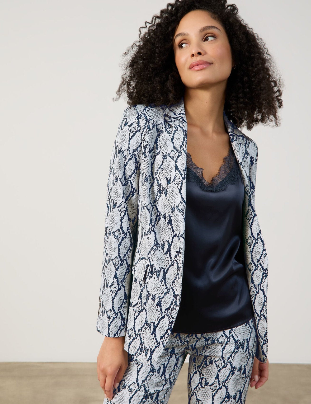 Fashionable Blazer with A Snakeskin Pattern_430025-31216_9150_01