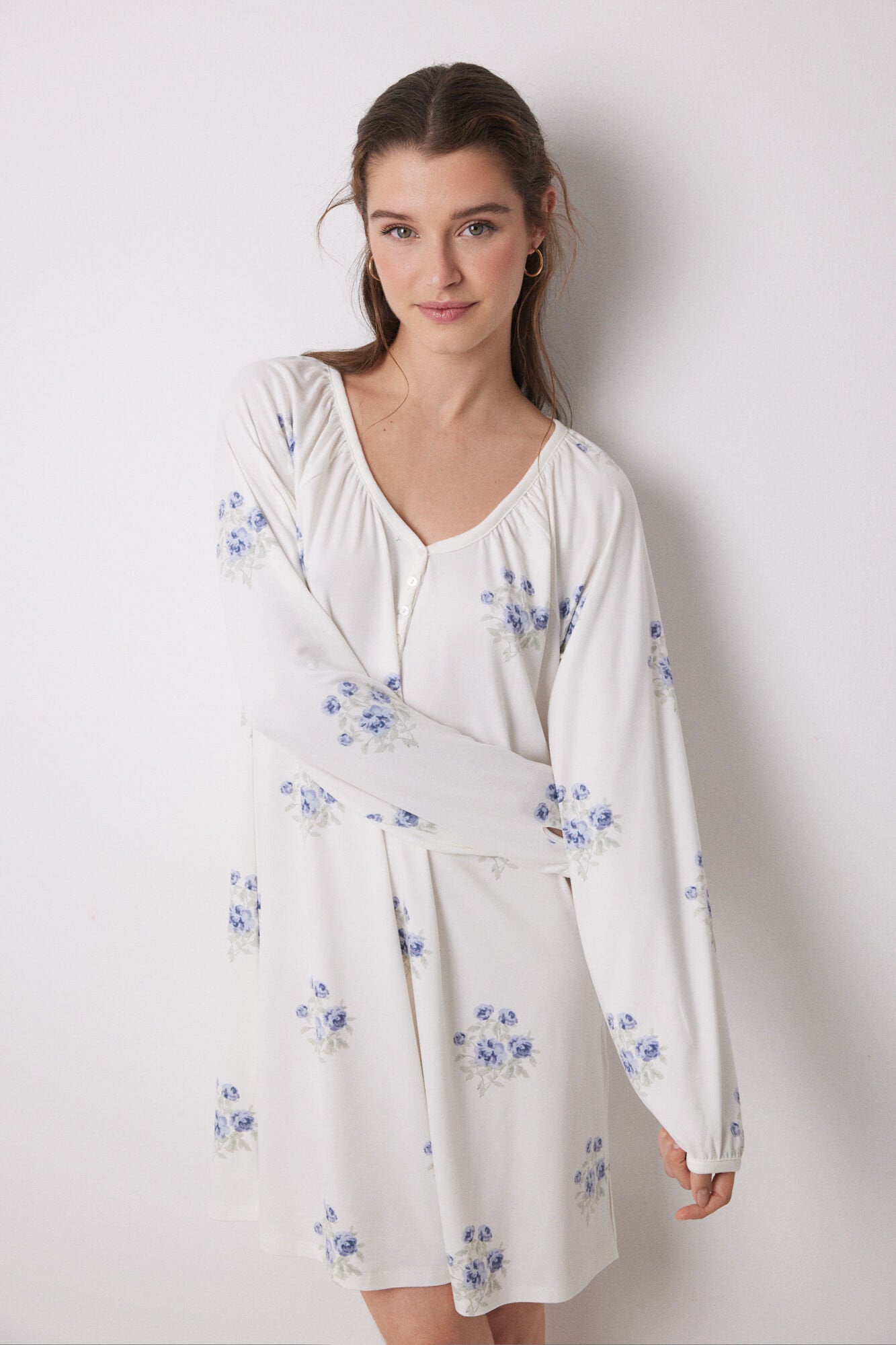Women Secret_Long Nightgown in Soft White Jersey-Knit Fabric_4369315_19_01