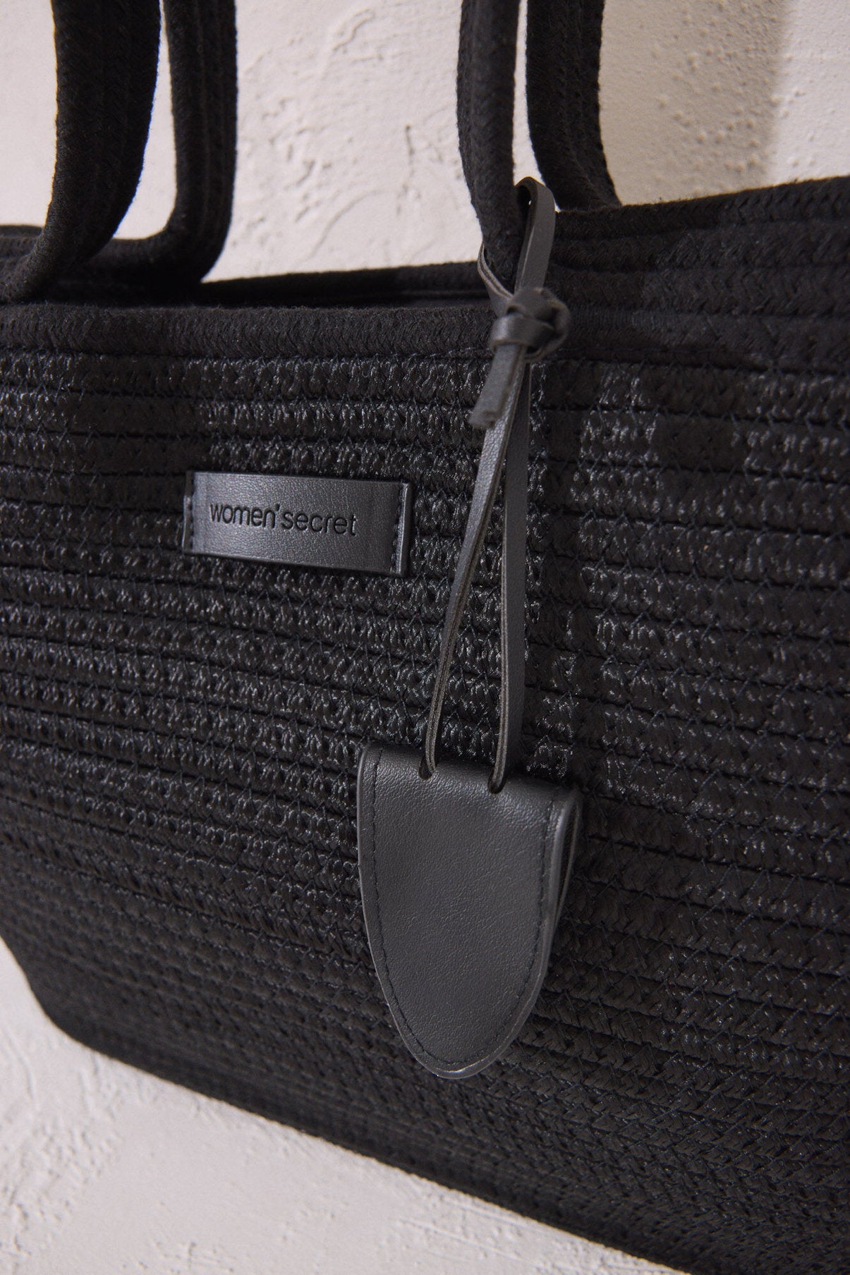 Women Secret_Black Raffia Basket Bag Bag_4389640_01_02