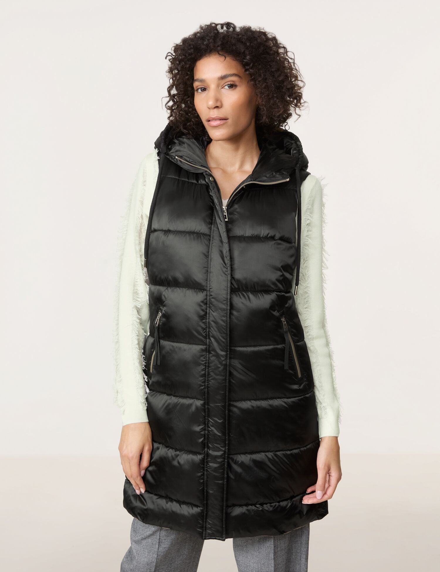 Long Body Warmer With A Hood_440035-31141_11000_01