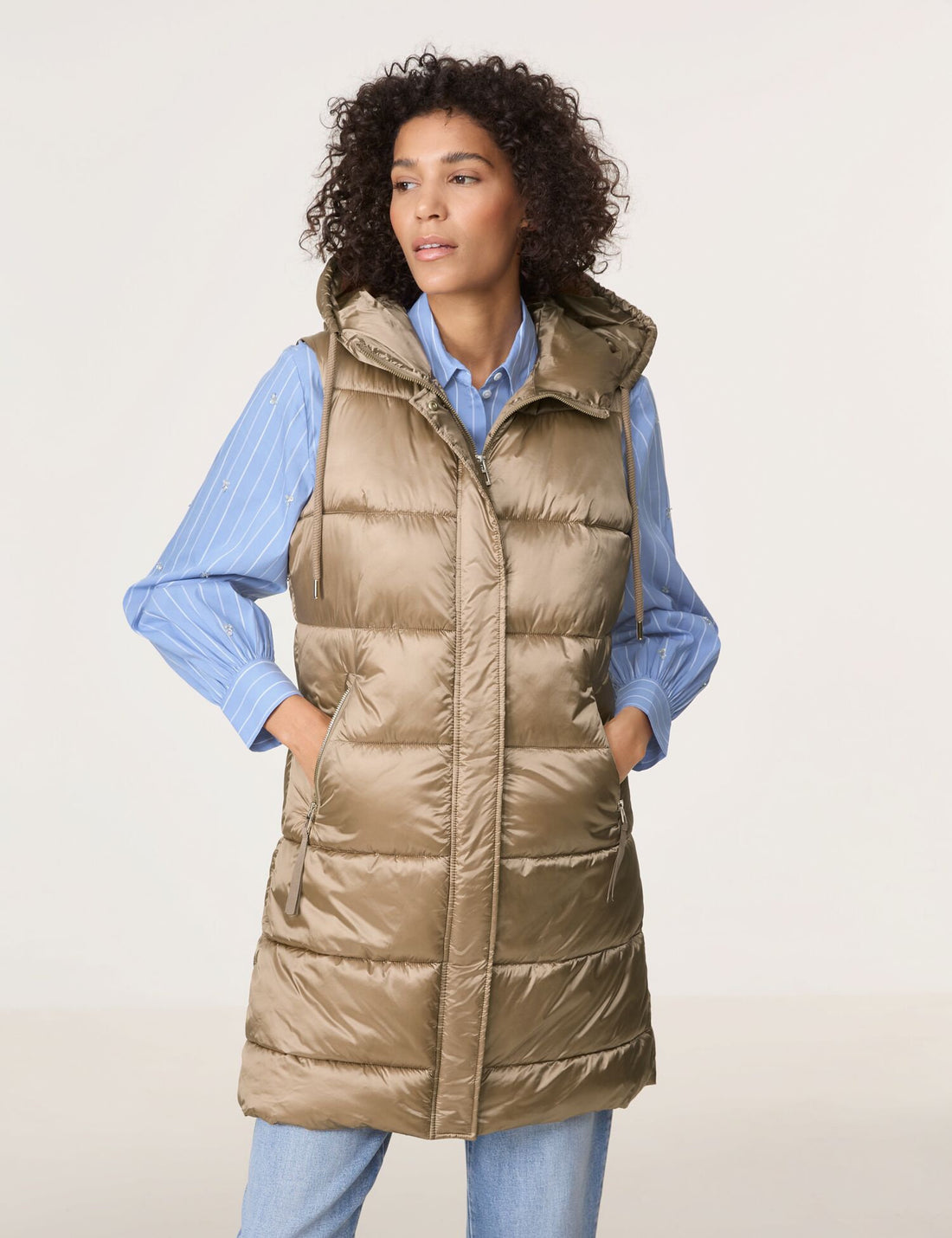 Long Body Warmer With A Hood_440035-31141_70493_01