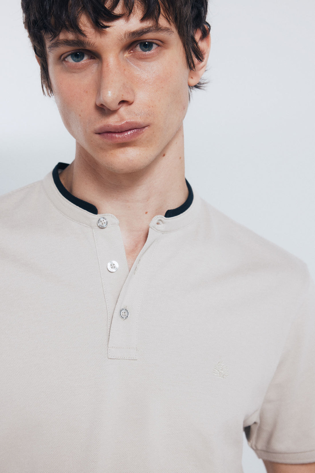 Springfield_Beige_Slim Fit Mandarin Collar PiquŽ Polo Shirt_4402324_38_02