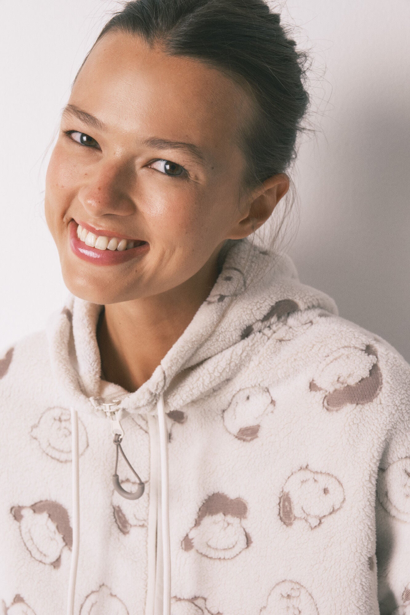 Women Secret_Ivory_Snoopy White Faux Shearling Short Robe_4412197_96_03