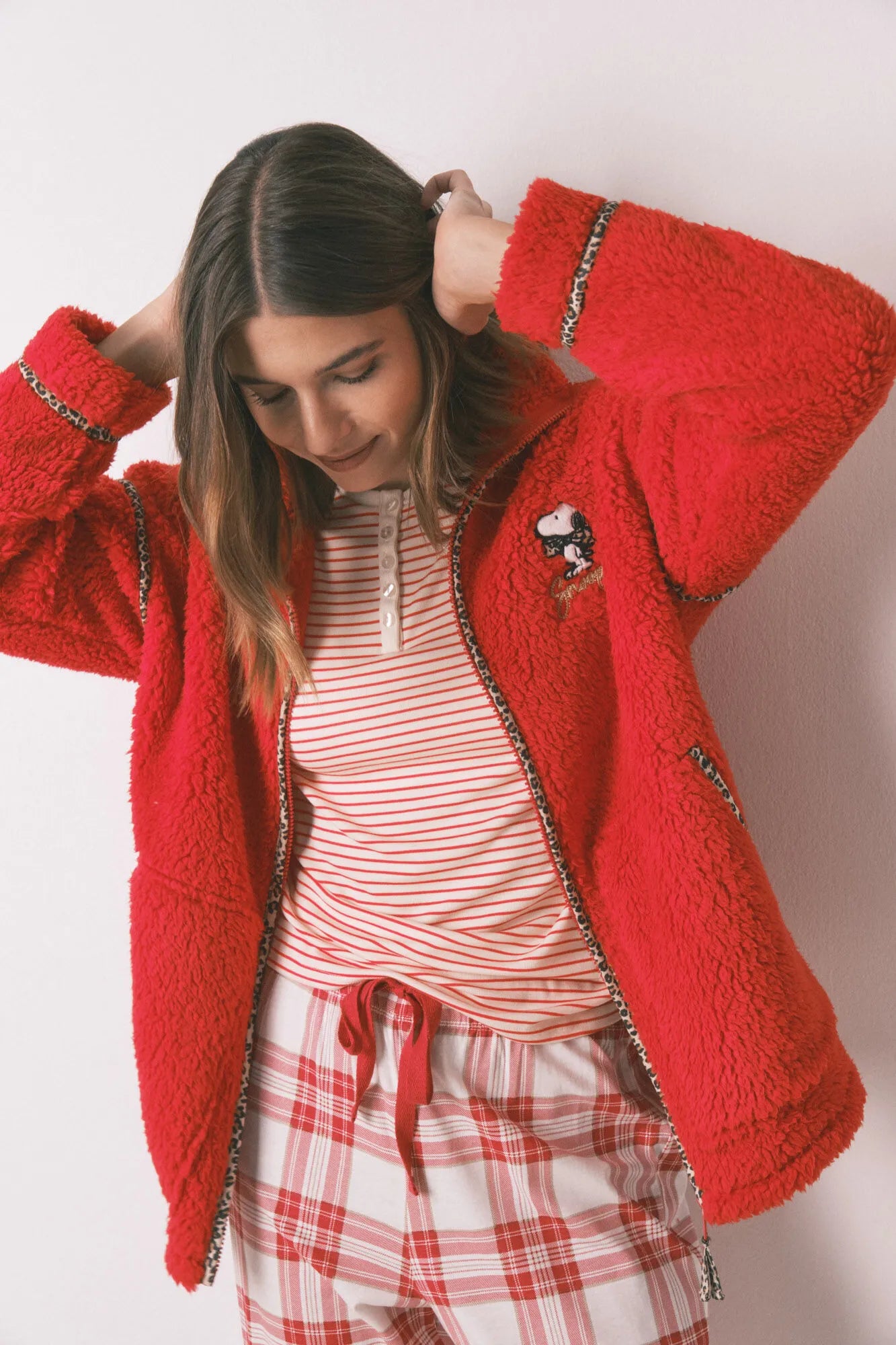 Women Secret_Red/Coral_Robe Red Faux Shearling with Snoopy Embroidered_4412214_62_04