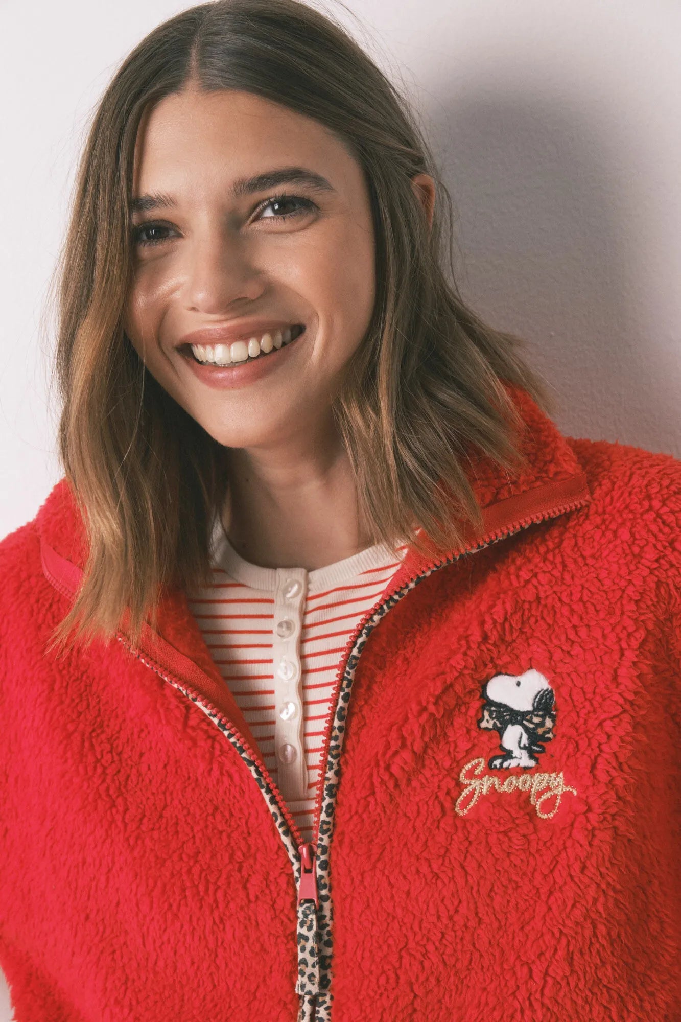 Women Secret_Red/Coral_Robe Red Faux Shearling with Snoopy Embroidered_4412214_62_05