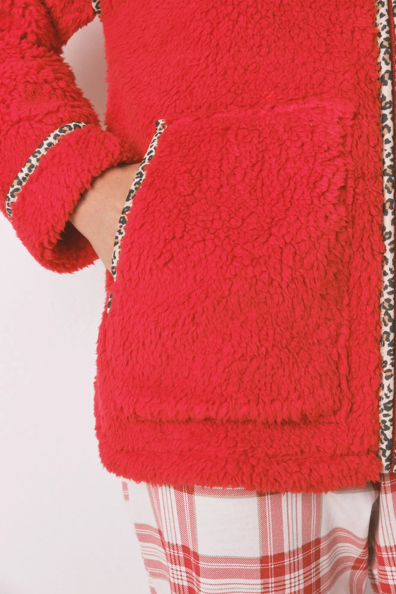 Women Secret_Red/Coral_Robe Red Faux Shearling with Snoopy Embroidered_4412214_62_06